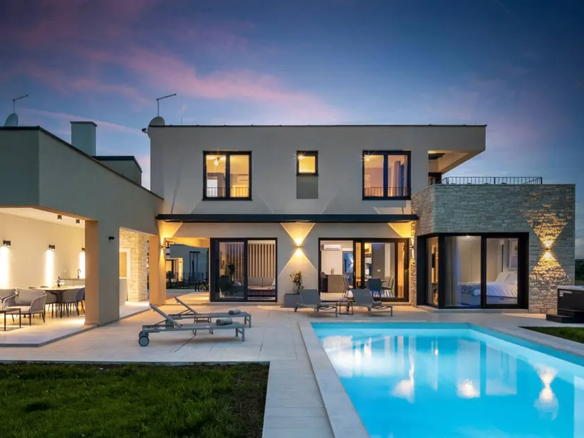 Holiday home with jacuzzi, private pool & terrace | Nature view - Image 1