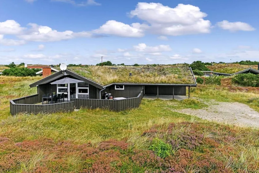 House with barbeque & terrace - Image 1
