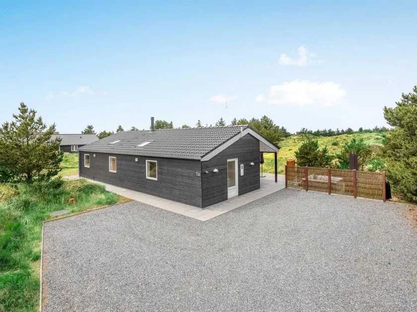Family-friendly house with hot tub, barbeque & terrace | Pets are welcome - Image 1