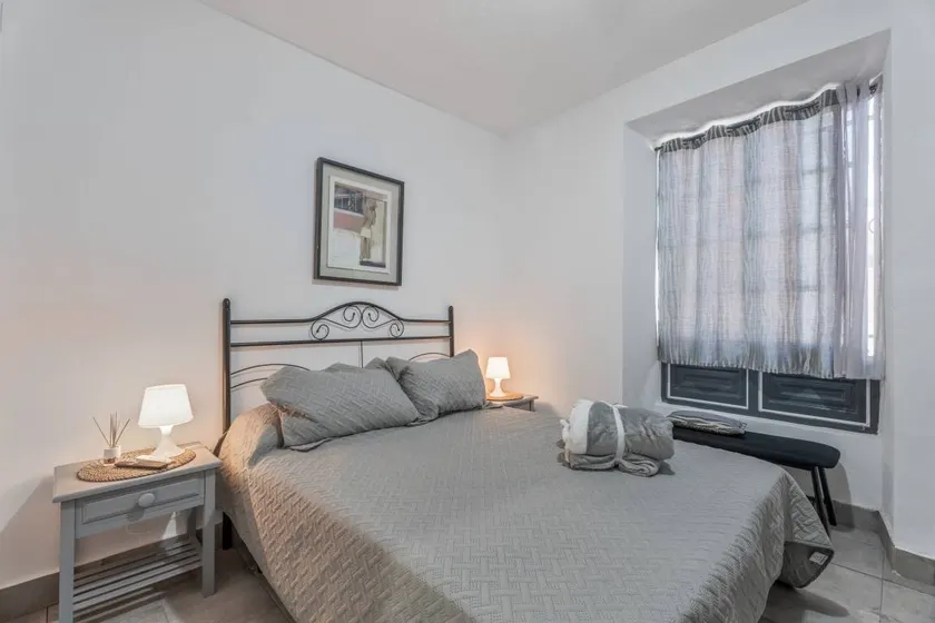 Charmante chambre chez l'habitant avec internet haut débit et terrasse | Parfaite pour le travail à distance - Image 1