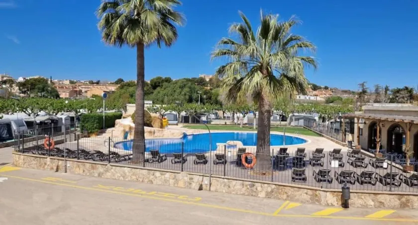 Camping avec piscine - Image 1