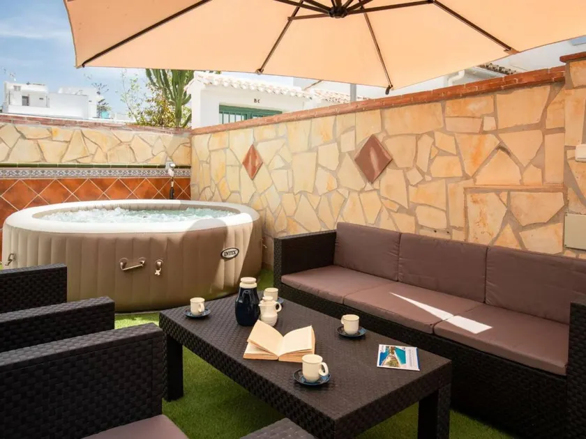 Holiday Home 'Town Center House with Jacuzzi' with Mountain View, Wi-Fi and Air Conditioning - Image 1