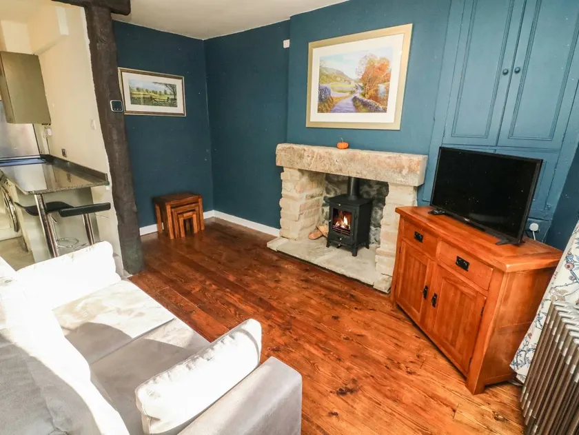 Cottage with garden - Image 1