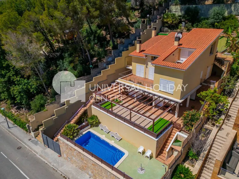 Fully equipped villa with barbeque, garden & private pool | Close to Castell de Tamarit | Close to the beach - Image 1