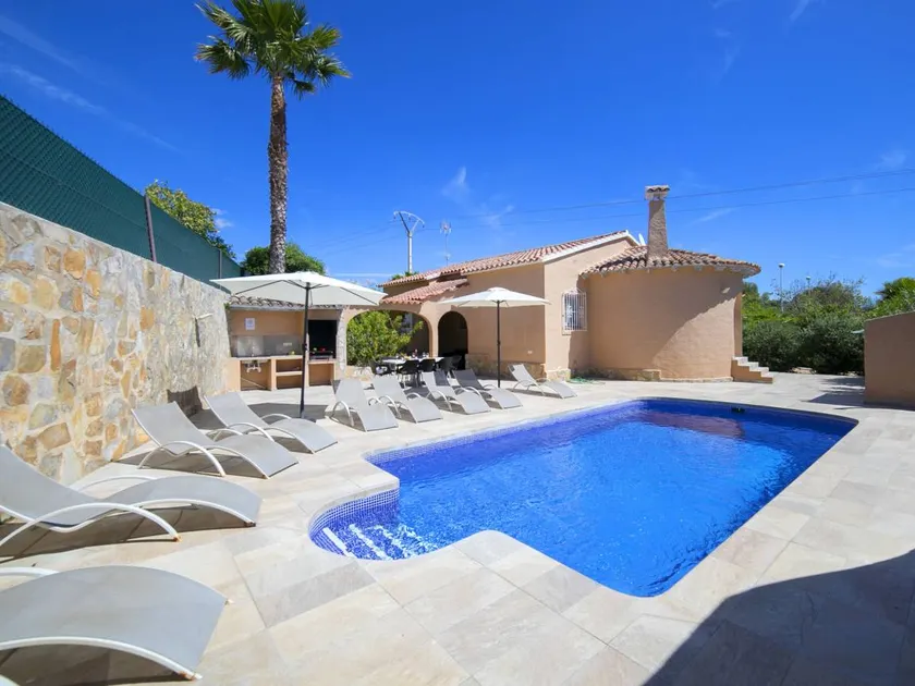 Fully equipped nice house with barbeque, terrace & private pool | Dogs allowed - Image 1