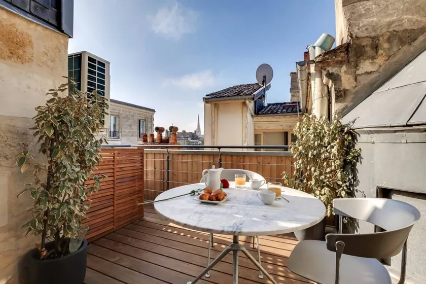 Appartement convivial et familial avec terrasse | Proche Cathédrale Saint-André de Bordeaux | Idéal pour le télétravail - Image 1