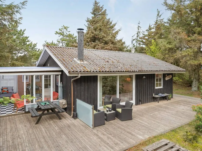 Holiday home with terrace - Image 1