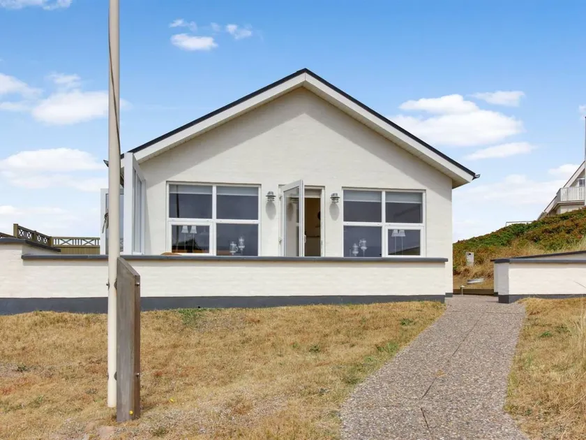 Family-oriented holiday home with terrace | Next to the beach - Image 1