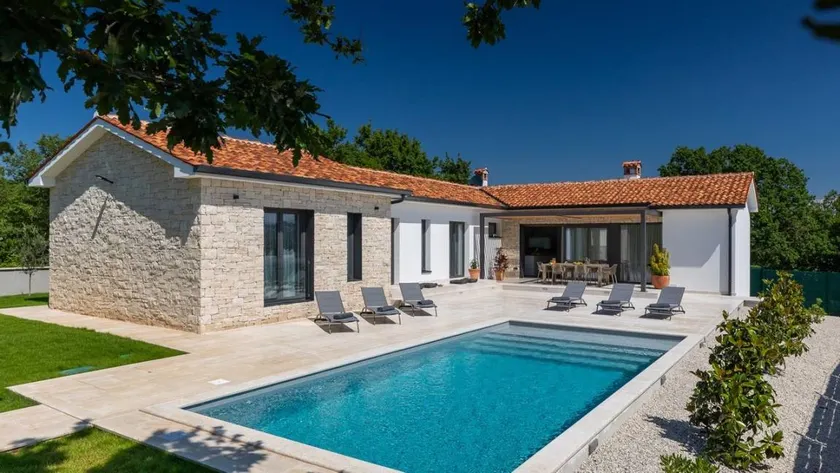 Spacious holiday apartment with garden, private pool & BBQ | Pets are welcome - Image 1
