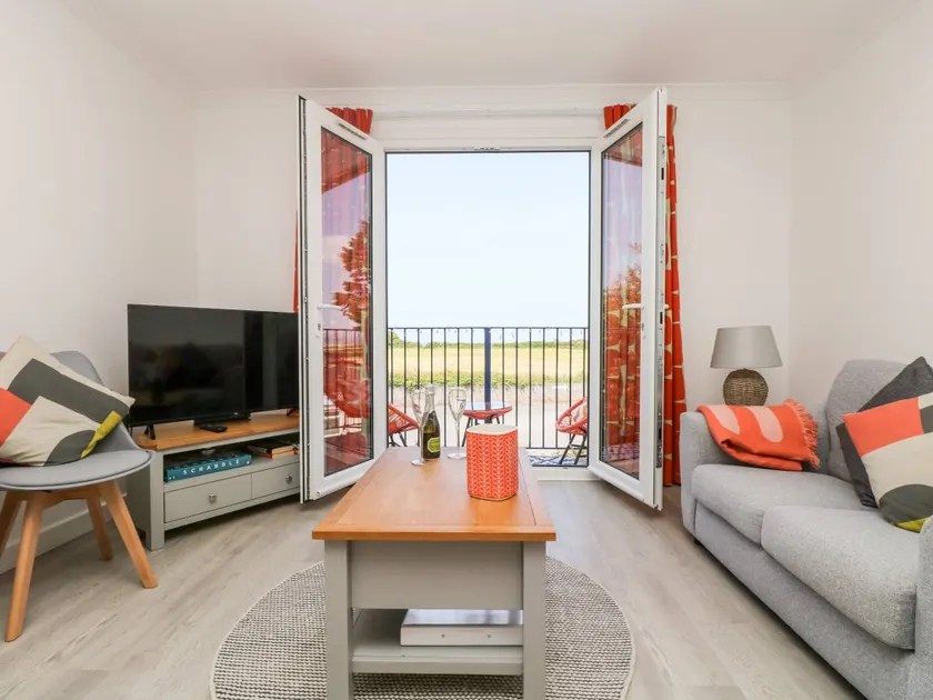 Fully equipped lovely cottage | Beach view - Image 1