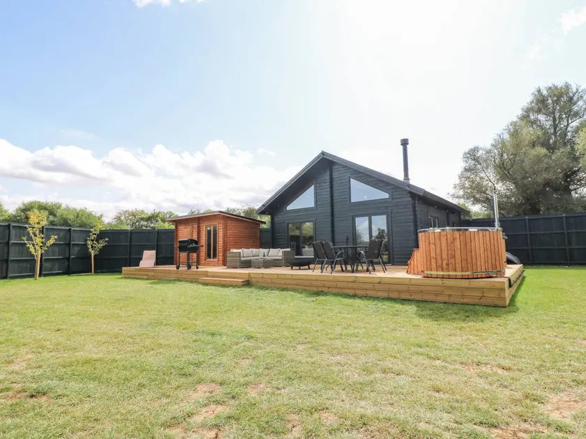 Cottage with garden, sauna & barbecue - Image 1