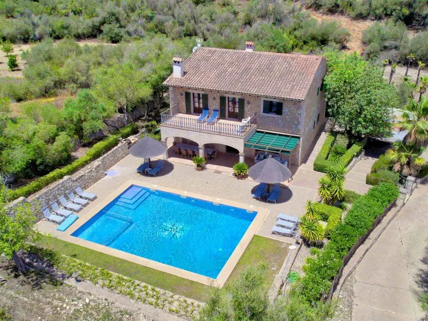 House with pool, barbeque & terrace | Mountain view - Image 1