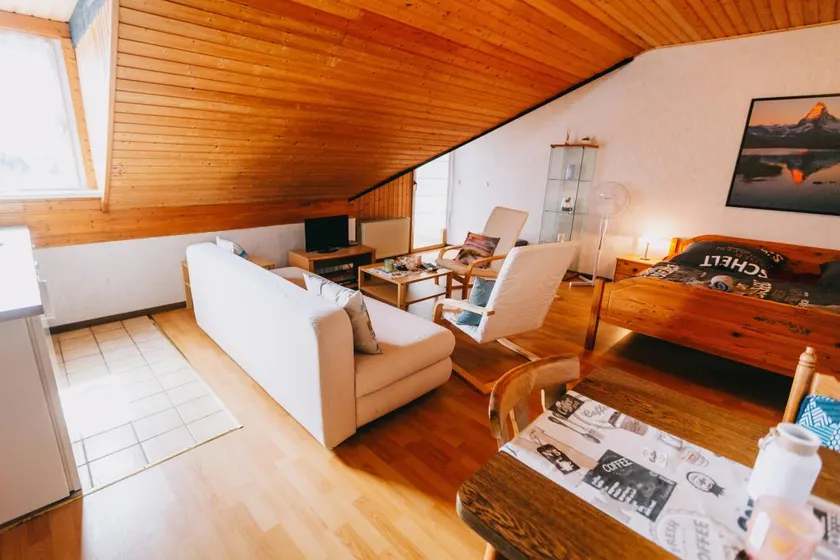 Flat with terrace & garden - Image 1