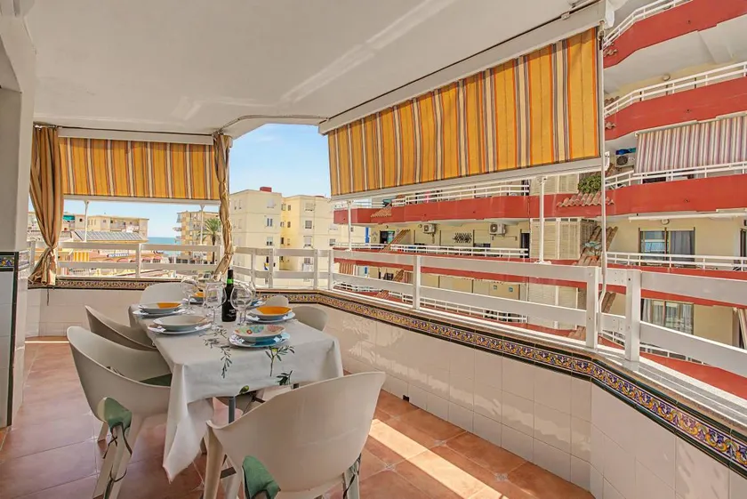Voll ausgestattetes wunderschönes Apartment mit Pool und Terrasse | Bergblick | Neben dem Strand - Image 1