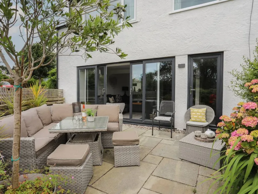Cottage with garden - Image 1