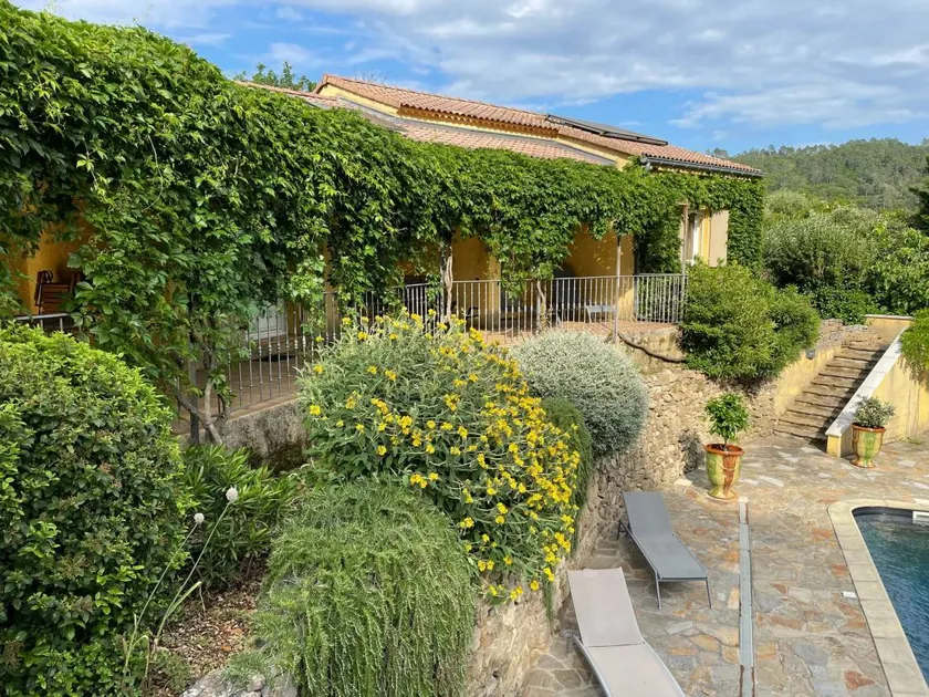Voll ausgestattete geräumige Villa mit Garten, Terrasse und Pool | Gartenblick - Image 1
