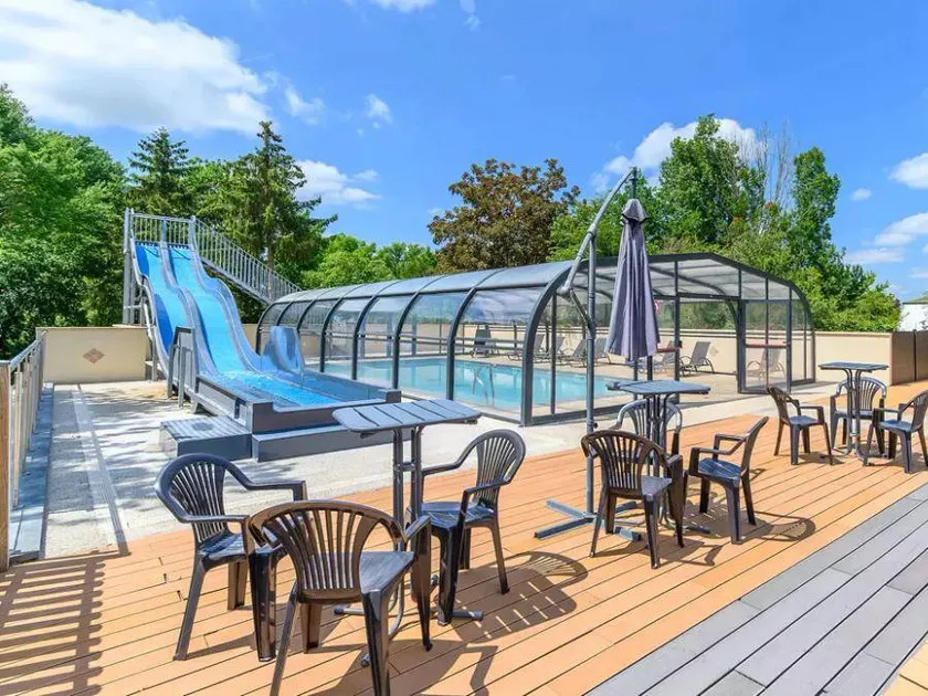 Bungalow with heated pool & jacuzzi - Image 1
