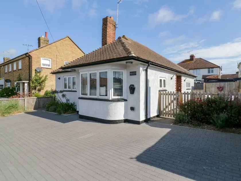Children-friendly pleasant cottage with garden | Beach view | Pet-friendly - Image 1