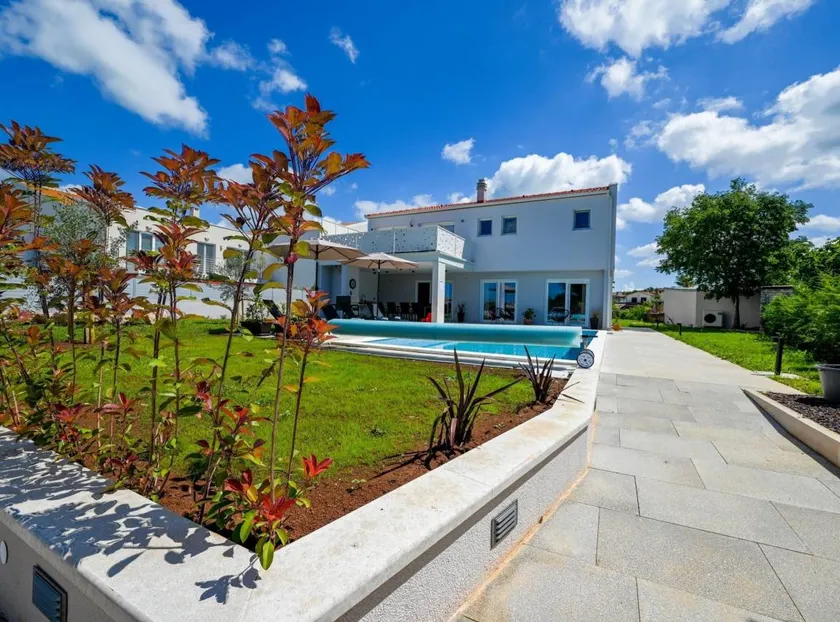 Matohanci Dazzling Villa With Pool - Image 1