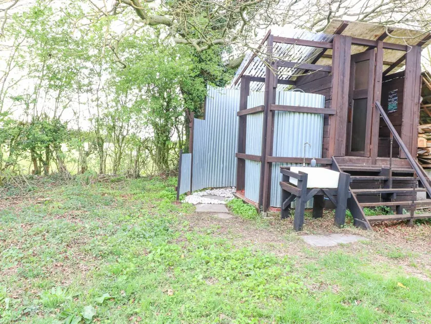 Cottage with garden - Image 1