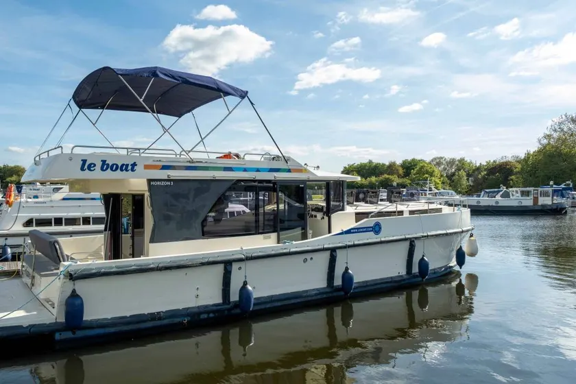 Boat with garden, barbeque & terrace - Image 1