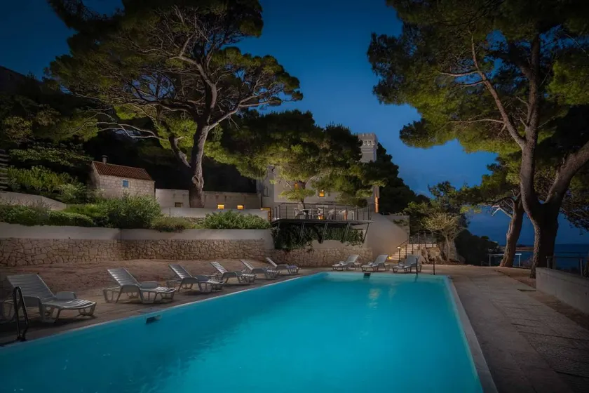 Voll ausgestattete Villa mit Terrasse, Garten und Sauna | Poolblick | Perfekt für die Arbeit von Zuhause - Image 1