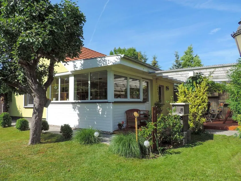 Ferienhaus mit Garten, Pool und Terrasse - Image 1