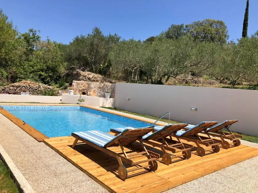Casa con jardín y piscina - Image 1