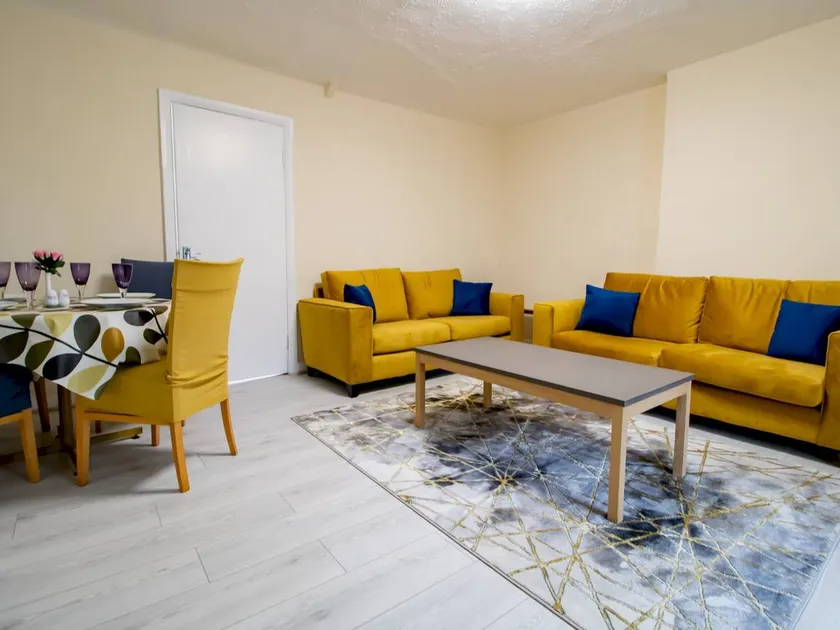 Spacious Well Equipped Flat - Pass the Keys - Image 1