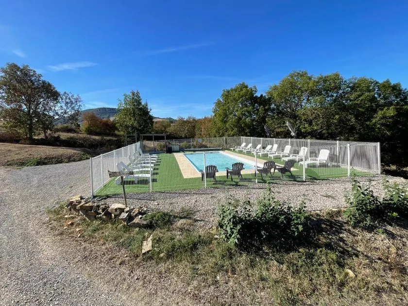 Chalet with terrace & pool | Pets are welcome - Image 1