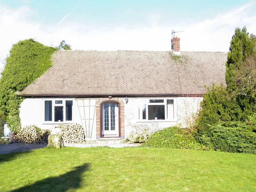 Family-oriented pleasant cottage with garden | Dogs allowed - Image 1