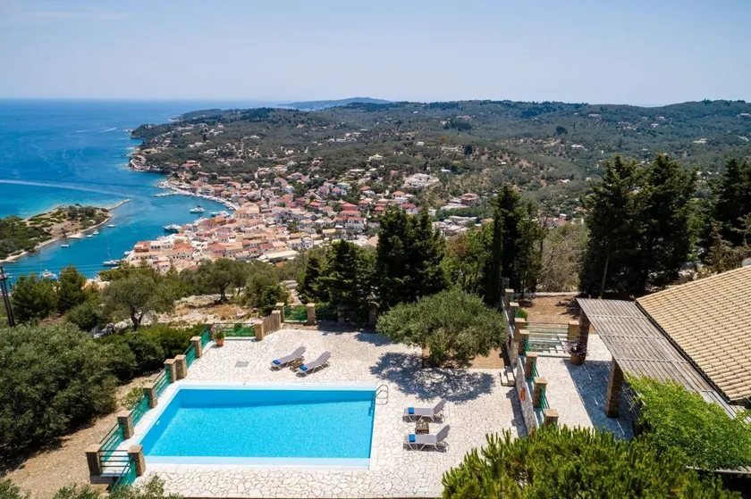 Lovely villa with barbecue, pool & garden - Image 1