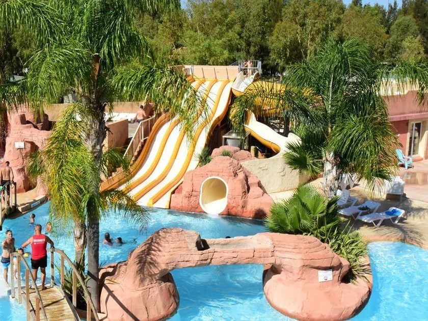 Mobile home with heated pool & terrace - Image 1