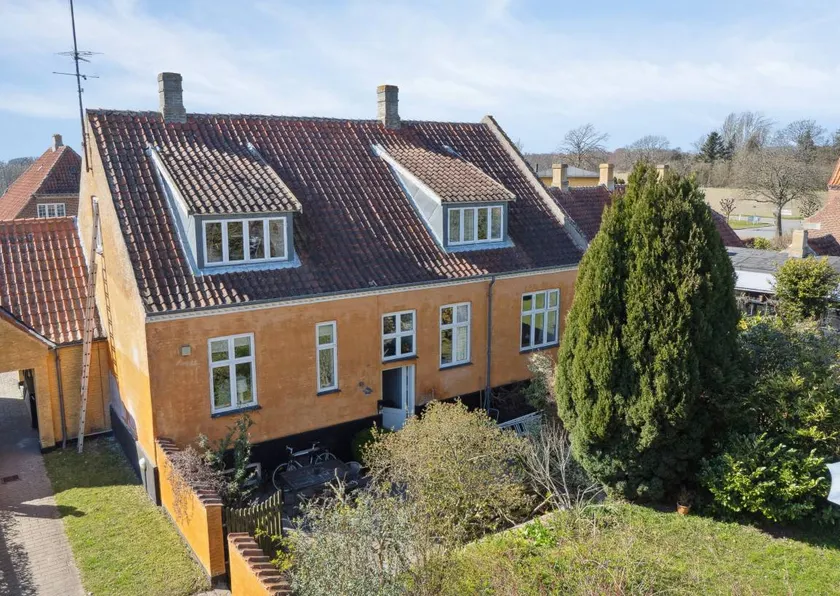 Family-friendly villa with BBQ & garden | Water view | Dogs allowed - Image 1