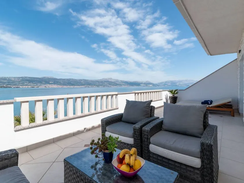 Holiday apartment with terrace, BBQ & garden - Image 1
