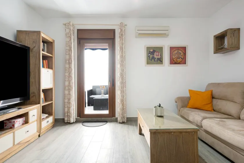 House | City view - Image 1