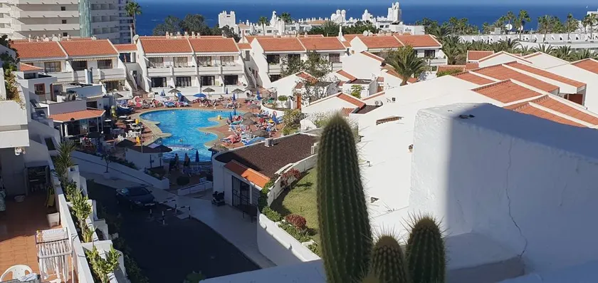 Appartamento accogliente e familiare con terrazza, piscina riscaldata e giardino | Vista sulla montagna | Accanto alla spiaggia | Ideale per lavorare da remoto | Sono ammessi animali domestici - Image 1