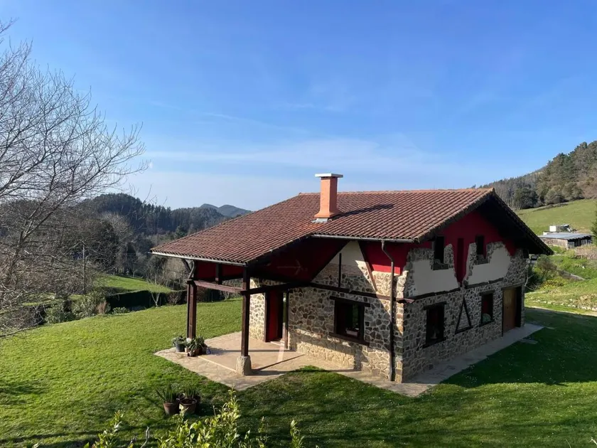 Family-oriented beautiful house with BBQ, fast internet & garden | Mountain view | Perfect for remote work | Pets are welcome - Image 1