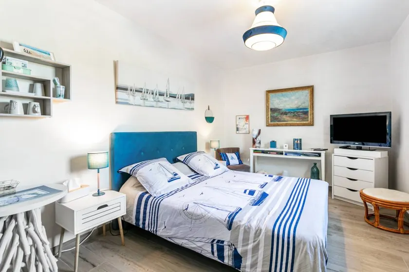 Seaside Guest Room – 500m from Beach, Non-Smoking - Image 1