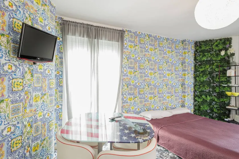 Sevilla Center Premium Apartment with Balcony, Wi-Fi & Air Conditioning - Image 1