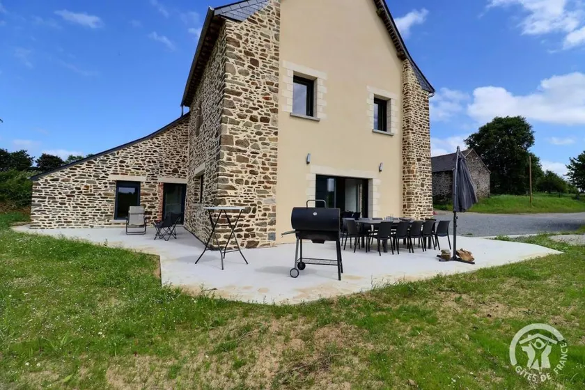 Gite with barbecue, terrace & garden - Image 1