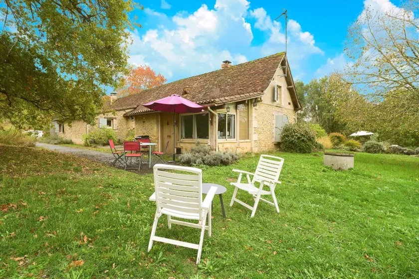 House with terrace, barbecue & pool | Garden view - Image 1