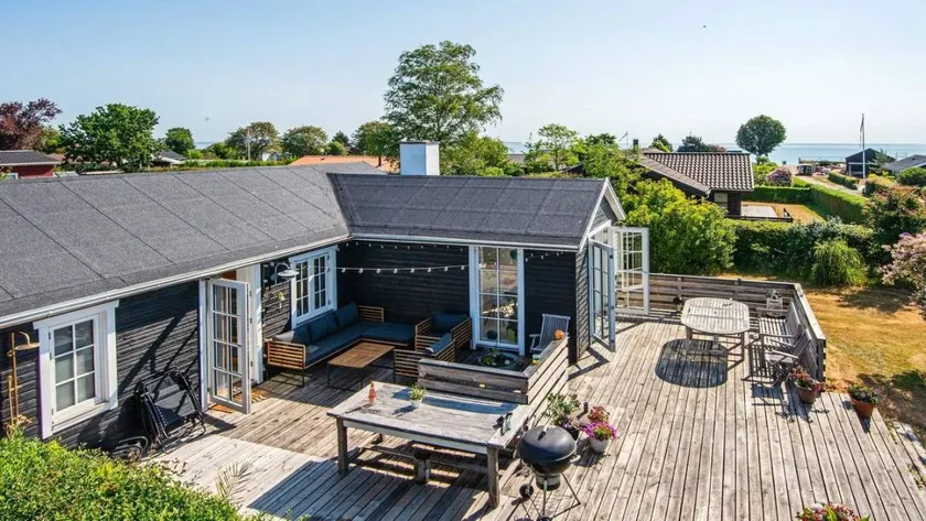 Wonderful holiday home with barbecue & terrace - Image 1