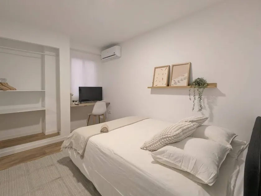 Charming dedicated room - Image 1