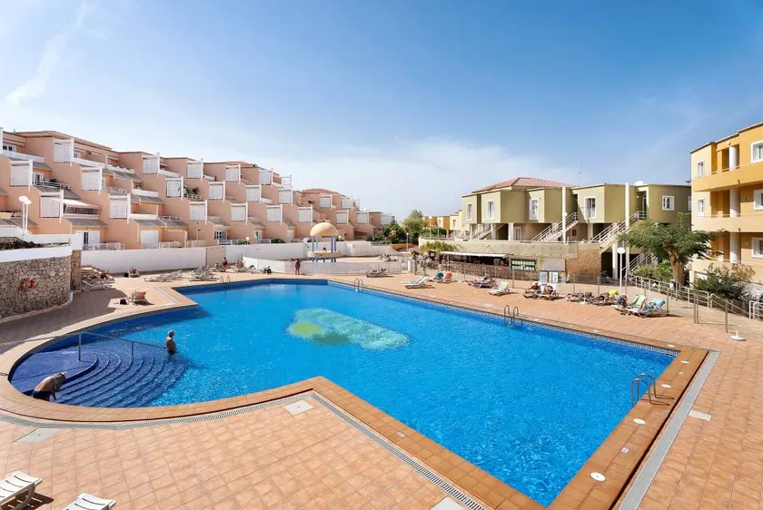 Flat with garden & pool | Mountain view - Image 1
