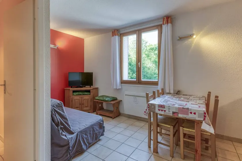 Apartment with garden & BBQ | Mountain view - Image 1