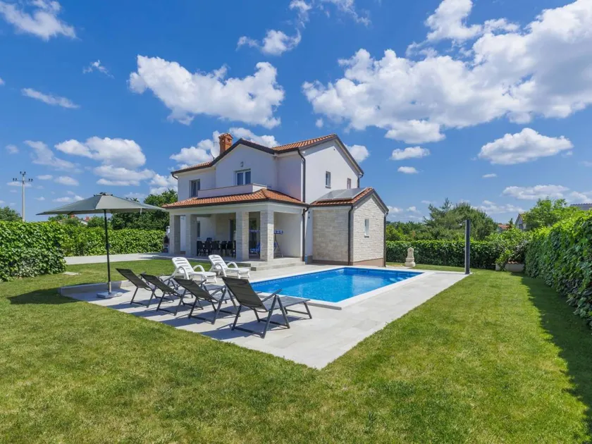 Ferienhaus mit Grill, Garten und privatem Pool - Image 1