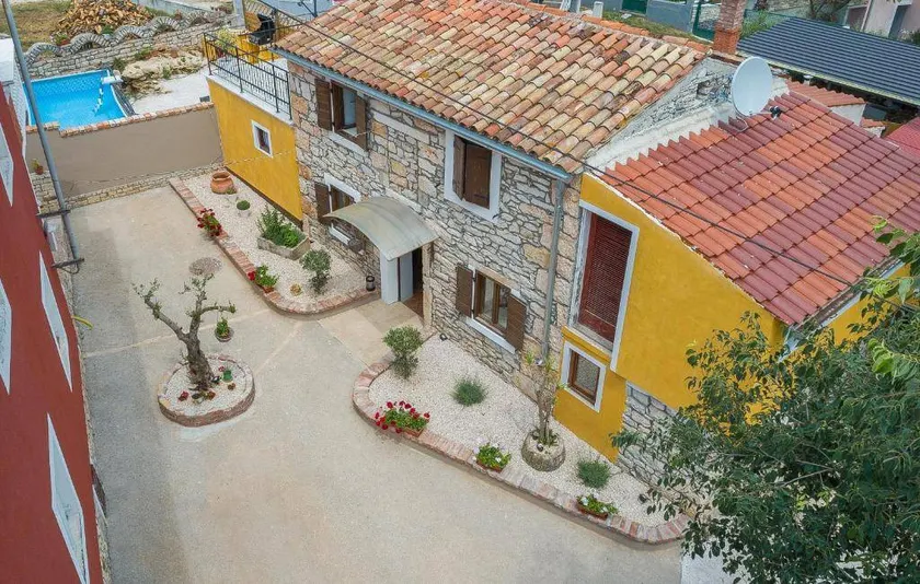 House with garden, private pool & barbeque - Image 1