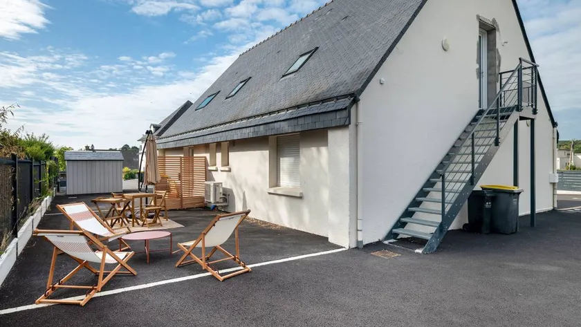Apartment with terrace - Image 1