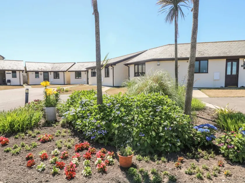 Child-friendly cottage with garden | Next to the beach - Image 1